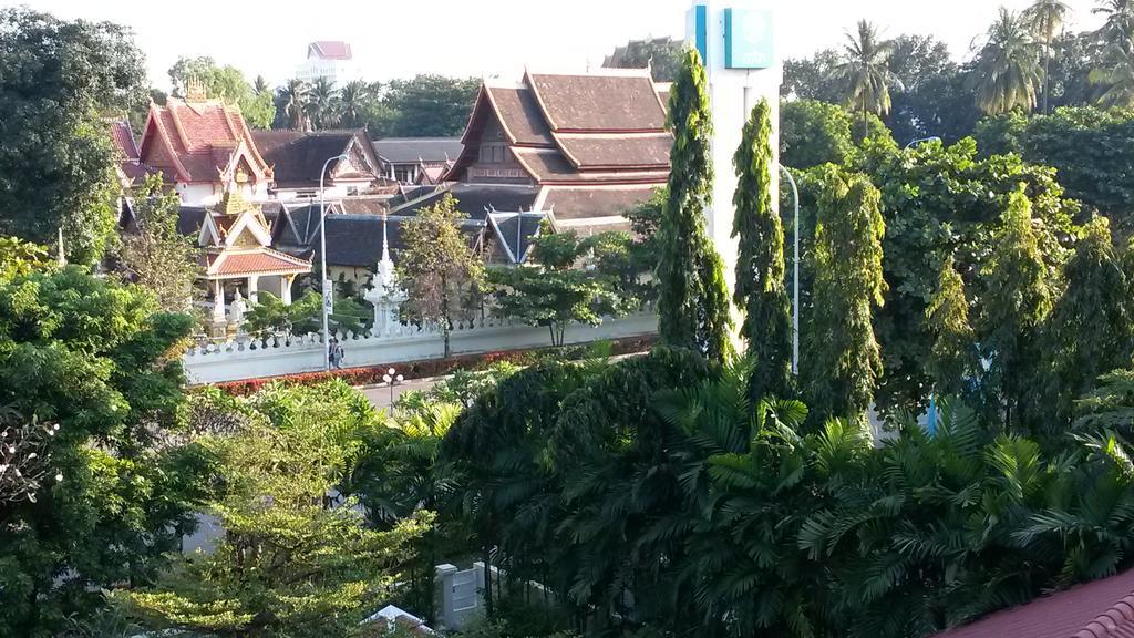 Av Hotel Vientiane Bagian luar foto