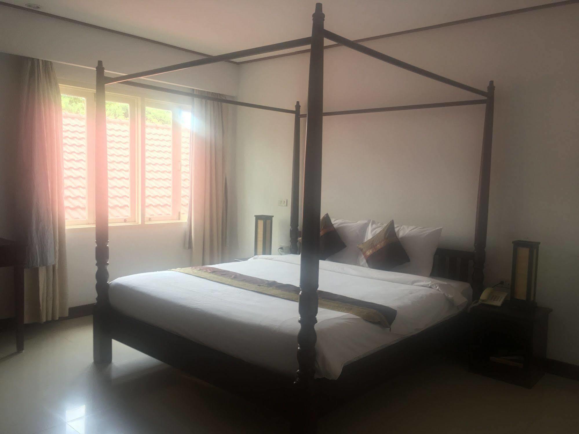 Av Hotel Vientiane Bagian luar foto