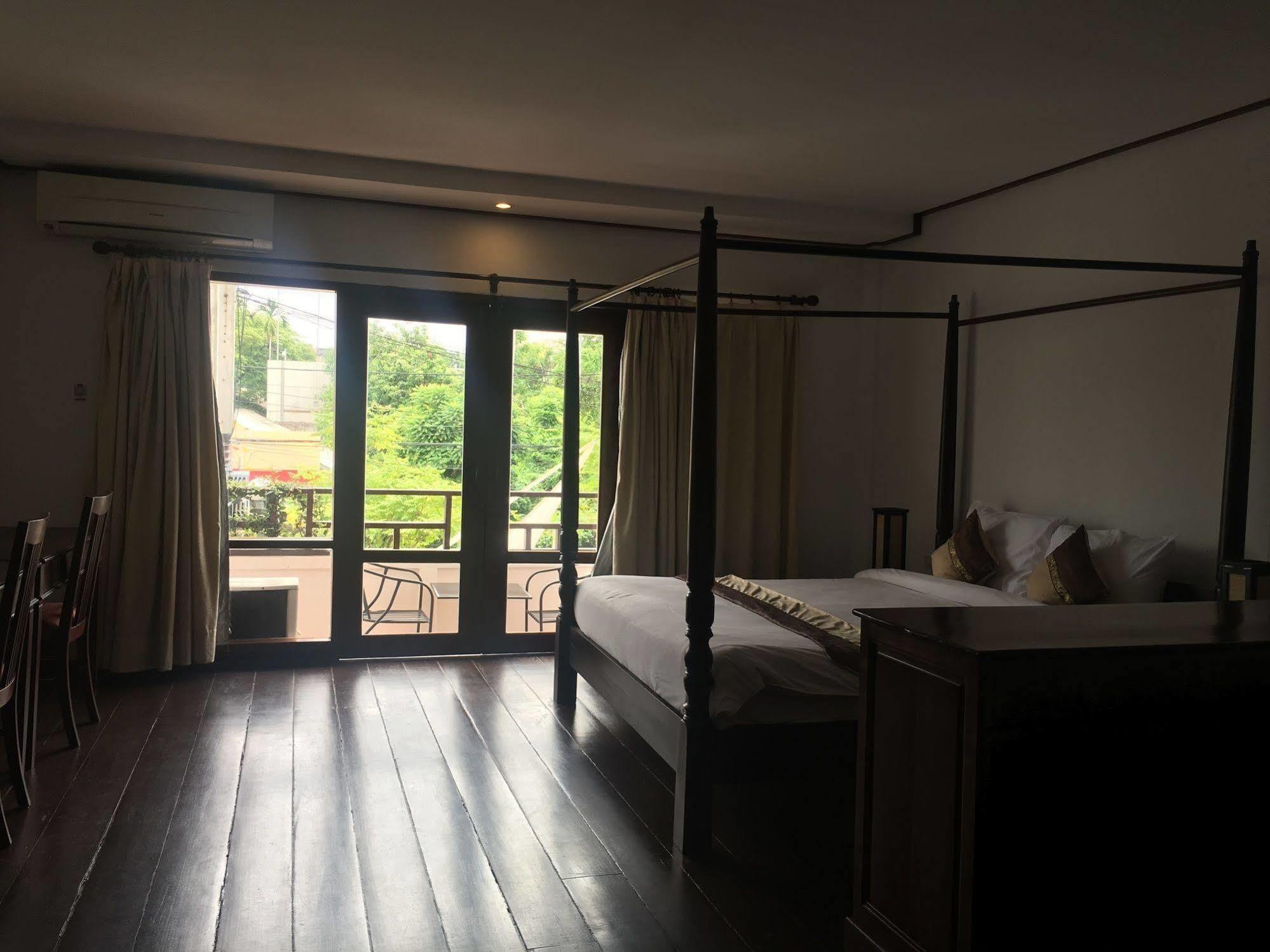 Av Hotel Vientiane Bagian luar foto