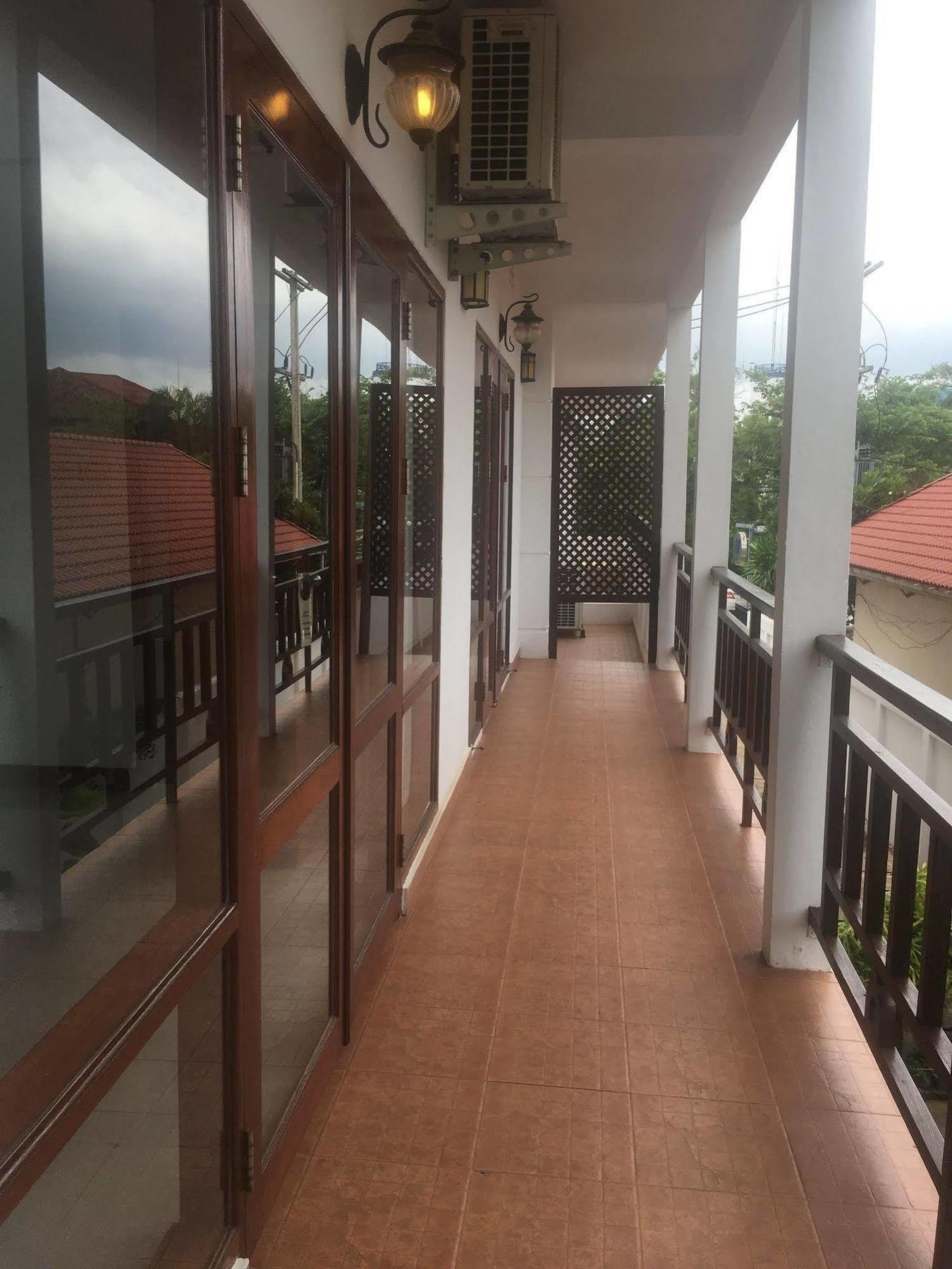 Av Hotel Vientiane Bagian luar foto